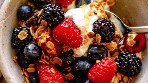 Vanilla Berries Breakfast Bowl met RawBite