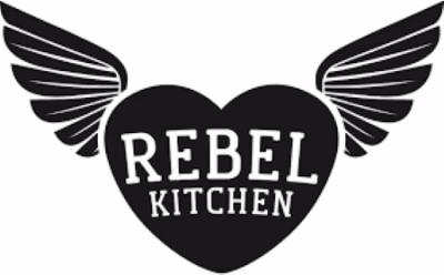 Logo van Rebel Kitchen, merk van biologisch kokoswater en plantaardige producten.