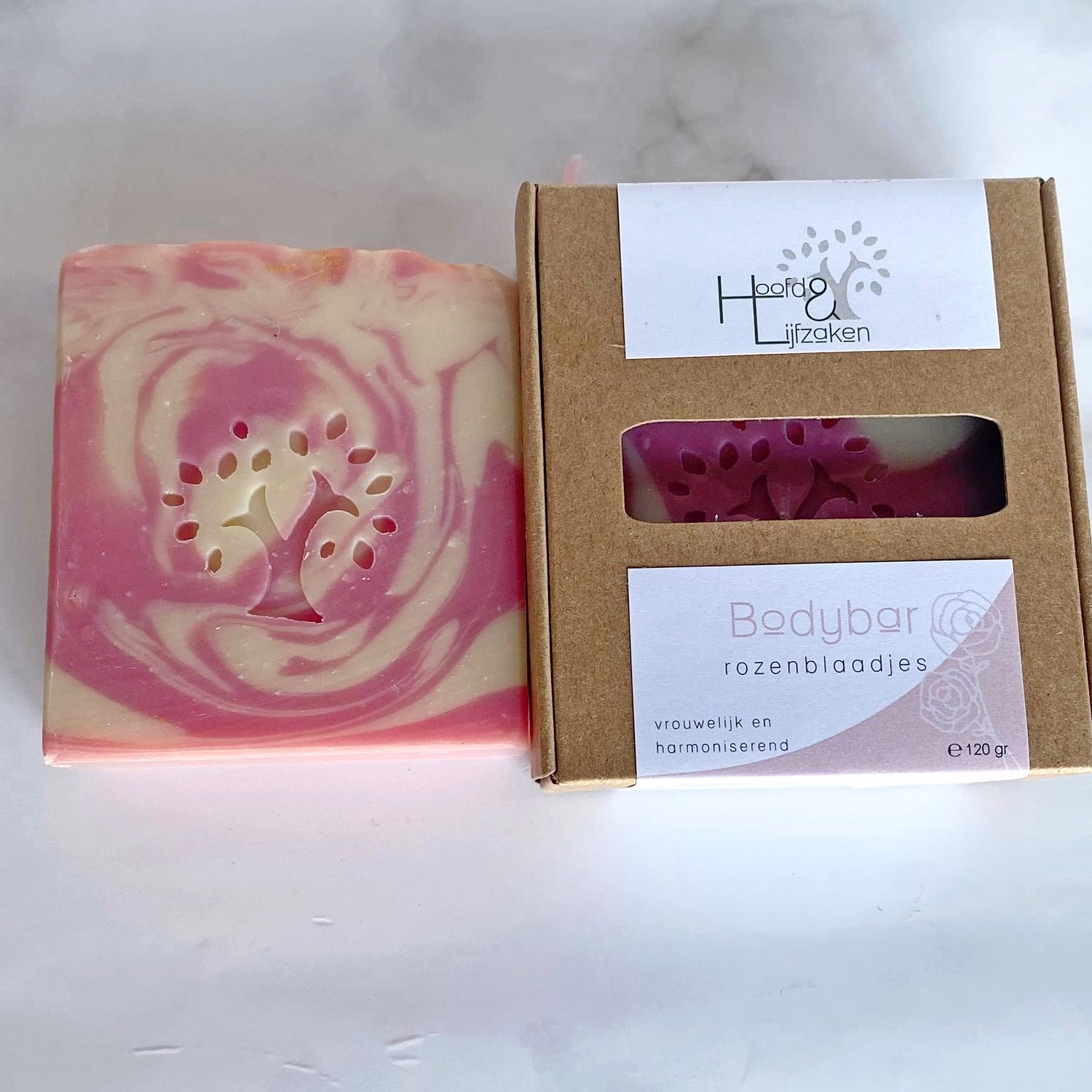 Handgemaakte Bodybar Rozenblaadjes 120 g – Hoofdenlijfzaken - Afbeelding 2