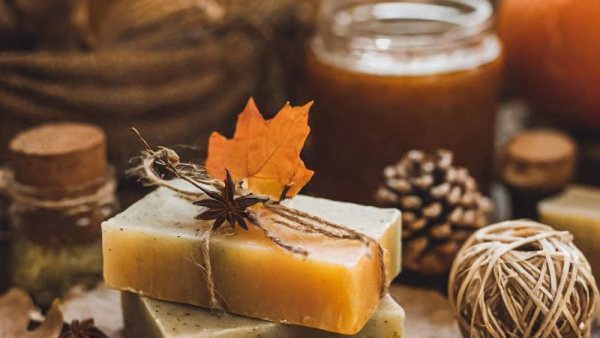 Bodybar Falling Leaves handgemaakte zeep met herfstgeur en plantaardige oliën
